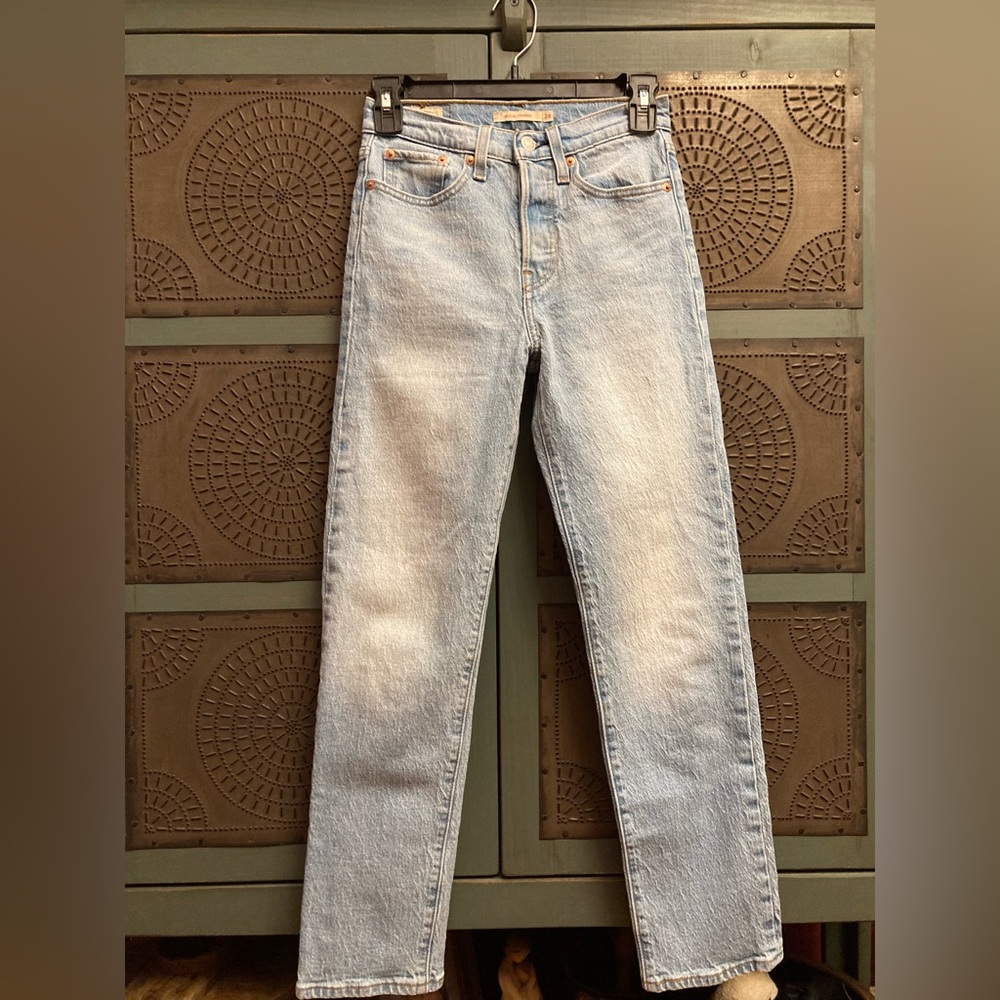Levi's Women's Light Blue Straight Leg Jeans